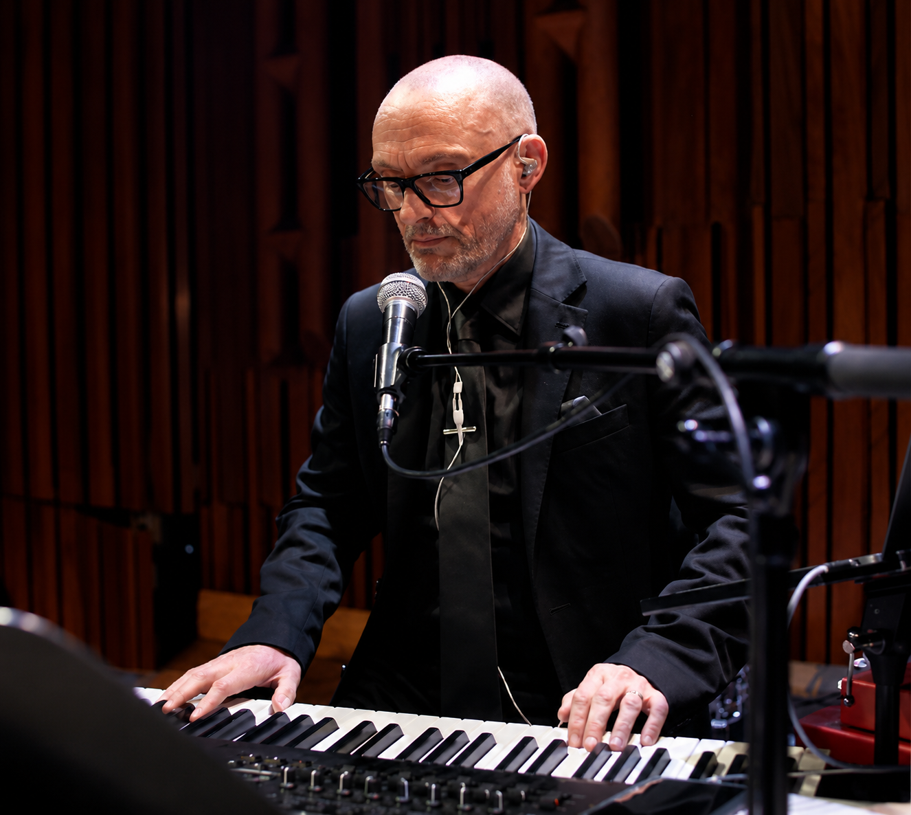 Andy Gilbert performing at the keyboard